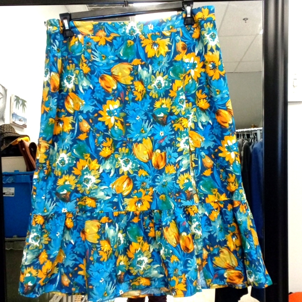BEAUTIFUL FLORAL SKIRT Size 2XL